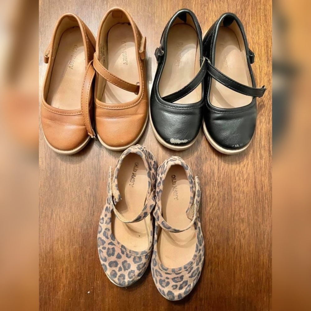 3 pairs of toddler size 8 Old Navy flats.